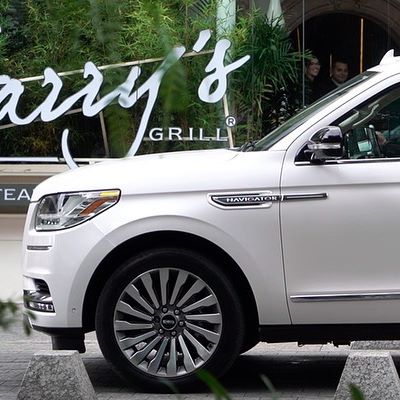 Entrada a Harry's restaurante