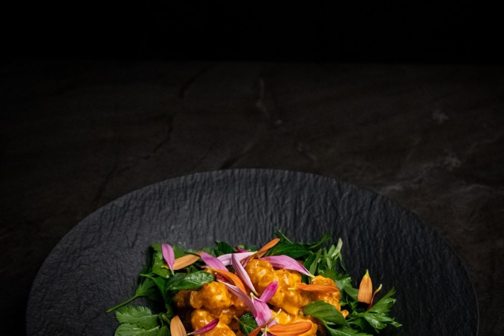 Camarones Roca servidos en Harry’s Prime Steakhouse & Raw Bar.