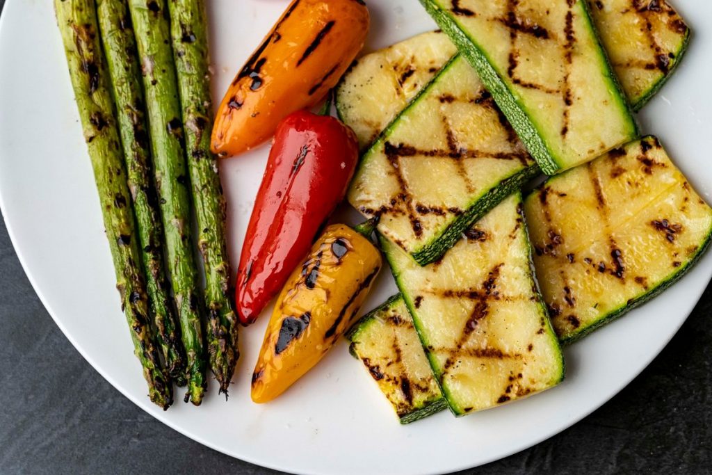Vegetales a la parrilla de la sección Complementos de Harry’s Prime Steakhouse & Raw Bar